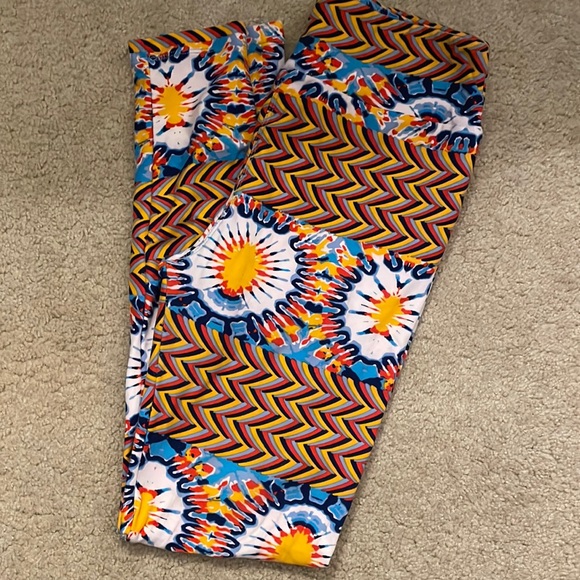 LuLaRoe vintage leggings two prints in one - Picture 1 of 5